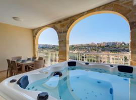 Gozo Getaway! Heated Jacuzzi & Views, hotel in Xagħra