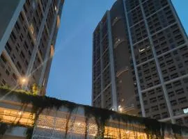 Spacious 2BHK Apartment in GIFT City for Families & Pros with Free Parking and pool