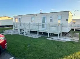 Hadrians Field 120 - Coastfields - WiFi, pet friendly, bed linen - Meadow Lakes Caravan & Lodge Hire