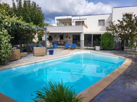 Modern villa with pool, Hotel in Fréjus
