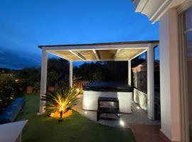 villetta giulia fronte mare, hotel a Stintino