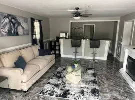 Roomy Renovated GuestHome, Desk, Yard, PetFriendly