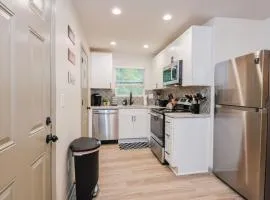 Cheery Home, Private Terrace, BBQ Area, Yard Games