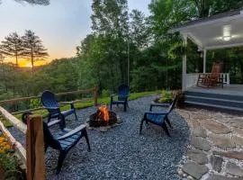 Beautiful Sunsets, fire pit, private, close to Bryson City