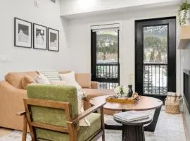 Charming Mountain Escape 1BR with Patio Near Banff