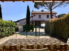 ISA - Hotel with swimming pool near Baja Sardinia, hotel v destinácii Arzachena