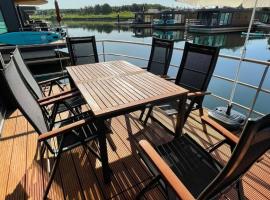 Apartment Hausboot Vroni am Bärwaldersee by Interhome, Hotel in Klitten