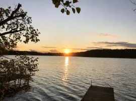 Holiday Home Reetdach Ferienhaus am Lübbesee Sauna Bootsteg neu by Interhome