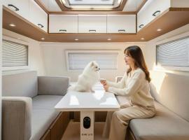 Goseong HooStay Caravan Pension, hotell i Goseong