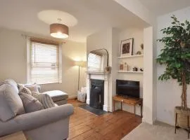 Central with Parking Walk to City 10 Mins Pets