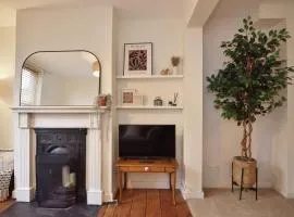 Stunning City Townhouse Parking for 2 Pets