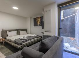 Beautiful Studio in Faqra, hotel i Kfardebian