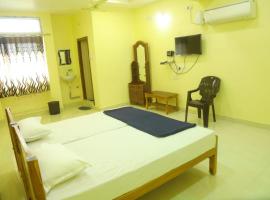 OYO 82996 Sri Durga Luxury Rooms, viešbutis mieste Karīmnagar