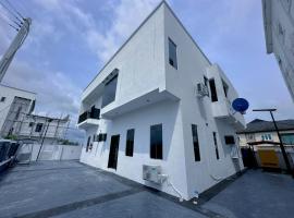 Aquamarine Premium 5 Bedroom Duplex in Lagos, hotel di Lekki
