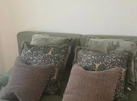 Modern apartment within walking distance of Churchill Hospital and Oxford Golf Course