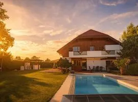 Villa mit Pool und Garten