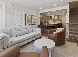 King Bed, Balcony, Garage in the Heart of Raleigh