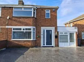 5 double bedrooms in centre of Stanground