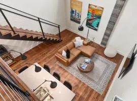 Downtown Luxe Historic Roots & Private Parking