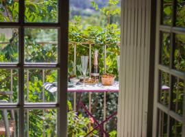 Ancienne Maison des Gardes, guest house in Lourmarin