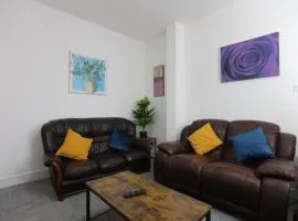 Contractor House, 4 Bed Ensuite, Near Stadium