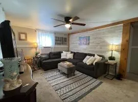 Charming Cottage fenced backyard & boat parking