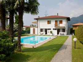 Casa Augusta, hotel with pools in Maccagno Inferiore