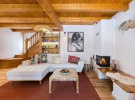 Heritage Villa Predelut - Fireplace & Baby Crib