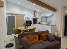 Chez Lucia petite maison a la campagne pour 4 pers ,parking prive, hotel v mestu Istres