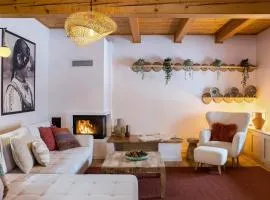 Heritage Villa Predelut - Fireplace & Baby Crib