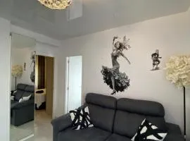 Modern Art Apartment 50m to the Beach