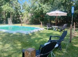 Excelente Casa Quinta Los Bosquecitos - Brandsen, hotel v destinaci Brandsen