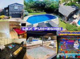 Centrally Located Lexington FUN-ZONE! Pool! Hottub! Game Room!, hotel u gradu Leksington