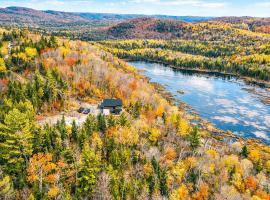 Sommet de montagne- Spa, sauna and hammam privés, hotel in Sainte-Adèle