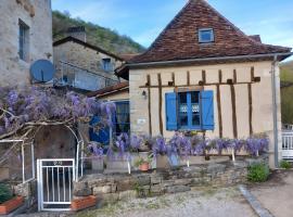 Gite au village 'L' Oustalou', hótel í Corn