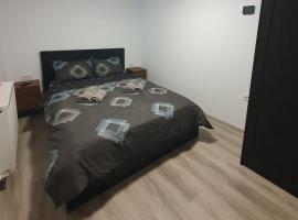 Parnica Home 4, hotel i Dudeştii Noi