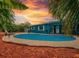 Heated Pool - 8 min to beach - King Beds