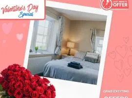 Exclusive Deals l Last-Minute Specials l Free Parking I Short term Booking l Garden I Sleeps Up to 6 l 3 Bed & 2 Bath I One Castle Apartments Short-lets and Serviced Accommodation