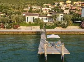 Holiday Home Luxusvilla am Gardasee mit privatem Badesteg by Interhome