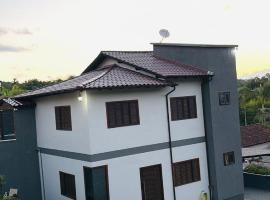 Casa do Delei - Linda casa com piscina em Orleans, hotel u gradu 'Orleans'