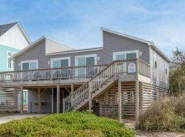 Prissy Gale - S Nags Head MP 17.5, 60 Yds to Beach, Fire Pit, Pets OK, Pier Passes, hotel in Whalebone