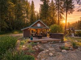 Lil Bigfoot Chalet by NW Comfy Cabins, хотел в Левънуърт