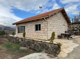 צימר בטבע, Hotel in Madschdal Schams