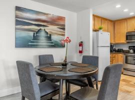 The Charming Condo First Floor, Patio, And Pool, hotel sa Corona