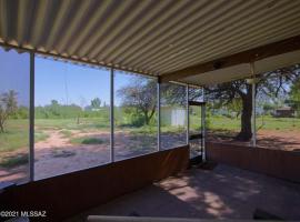 Charming home set within its own oasis, hotel u gradu Marana