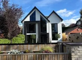 Large Luxury House in Marple, 4x Bed & Sleeps 8