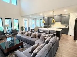 Luxury 5BR Retreat I Resort Access Near La Cantera