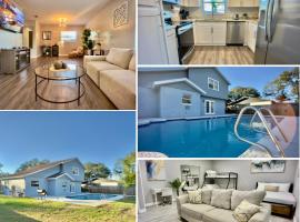 Luxury 4BR Getaway with Heated Pool & Cozy Vibes!, Hotel in Valrico