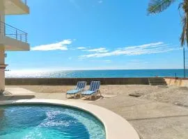 Comfortable apartment, right on the seafront