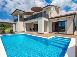 Holiday Home Schönes Haus für 8 Personen mit großem Schwimmbad by Interhome